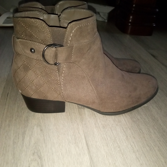 Boot - Picture 1 of 5